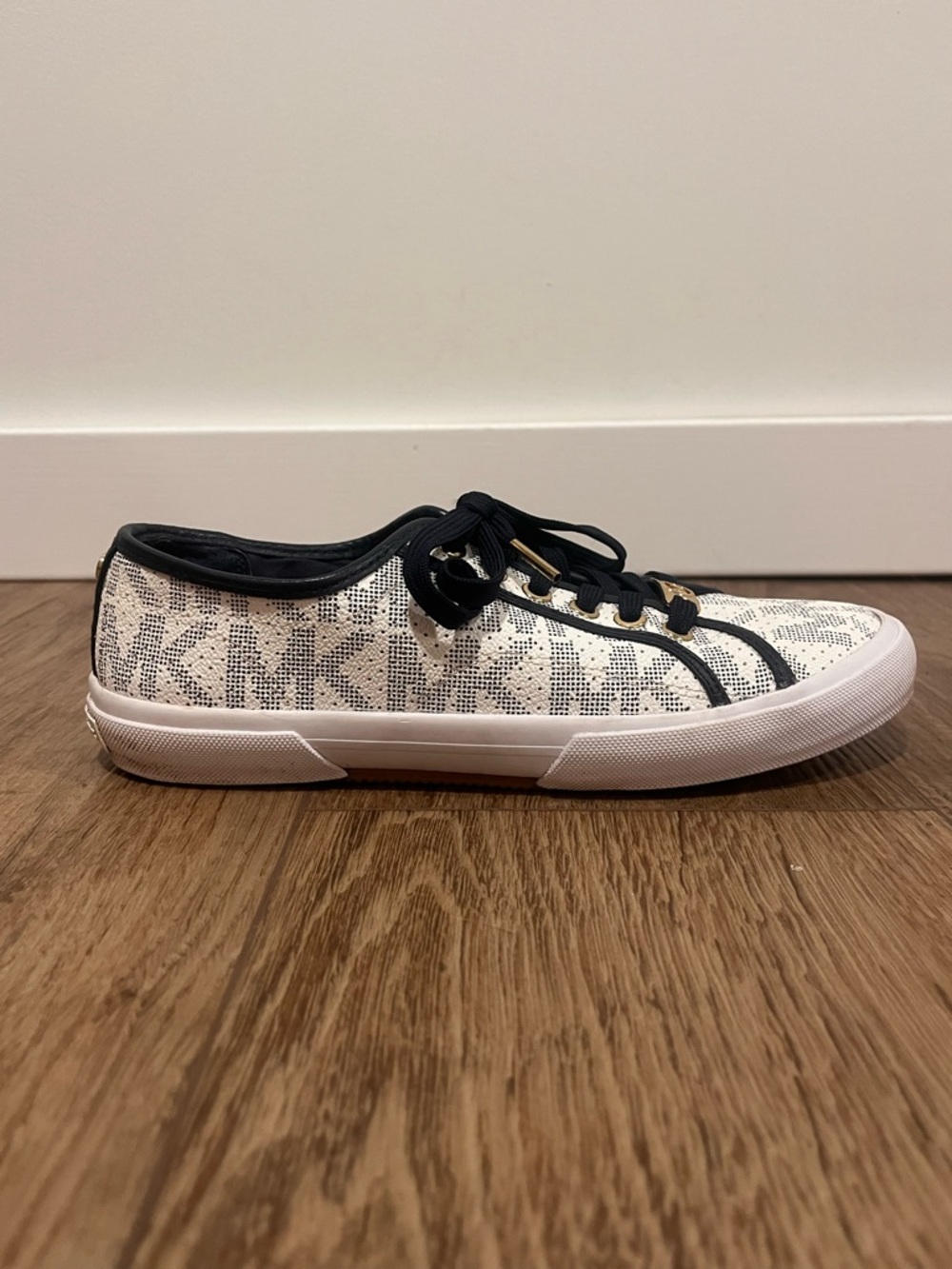 Michael Kors Boerum Sneaker in White/Navy - Picture 7 of 12